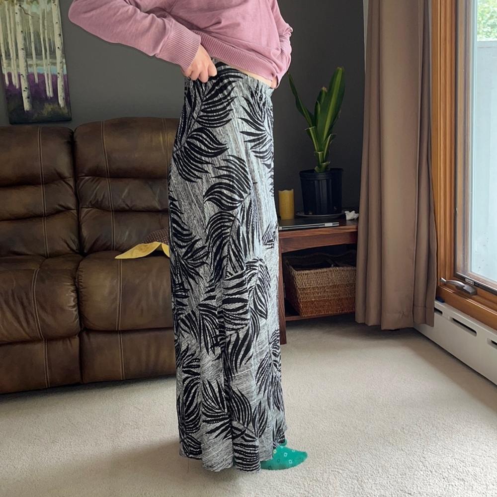 Black pattern maxi skirt
